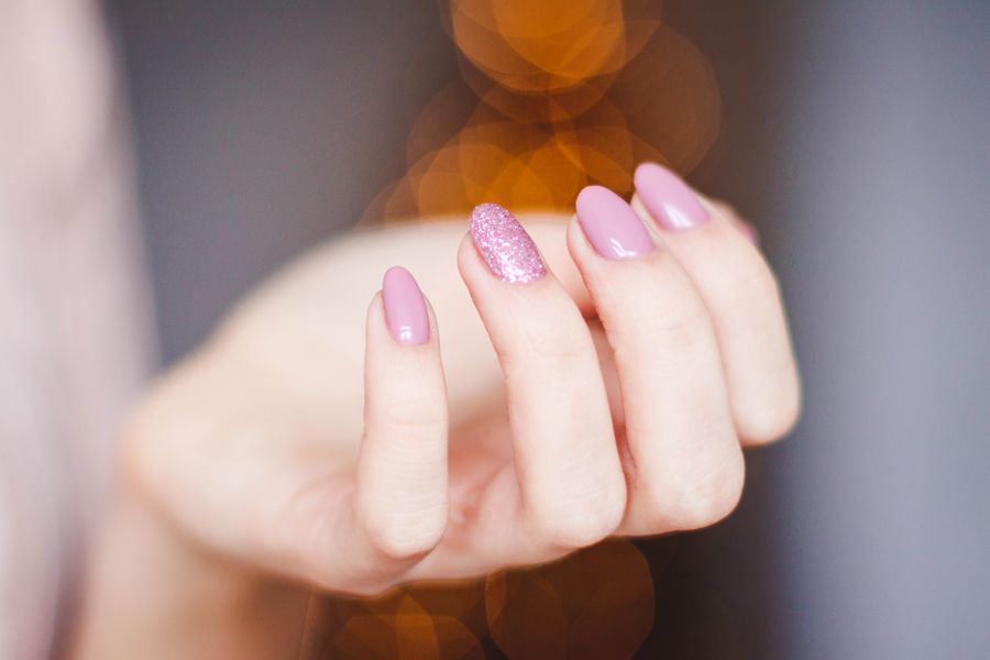 Glitter manicure